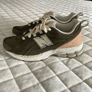 New Balance Sneakers 1906 Size 7.5